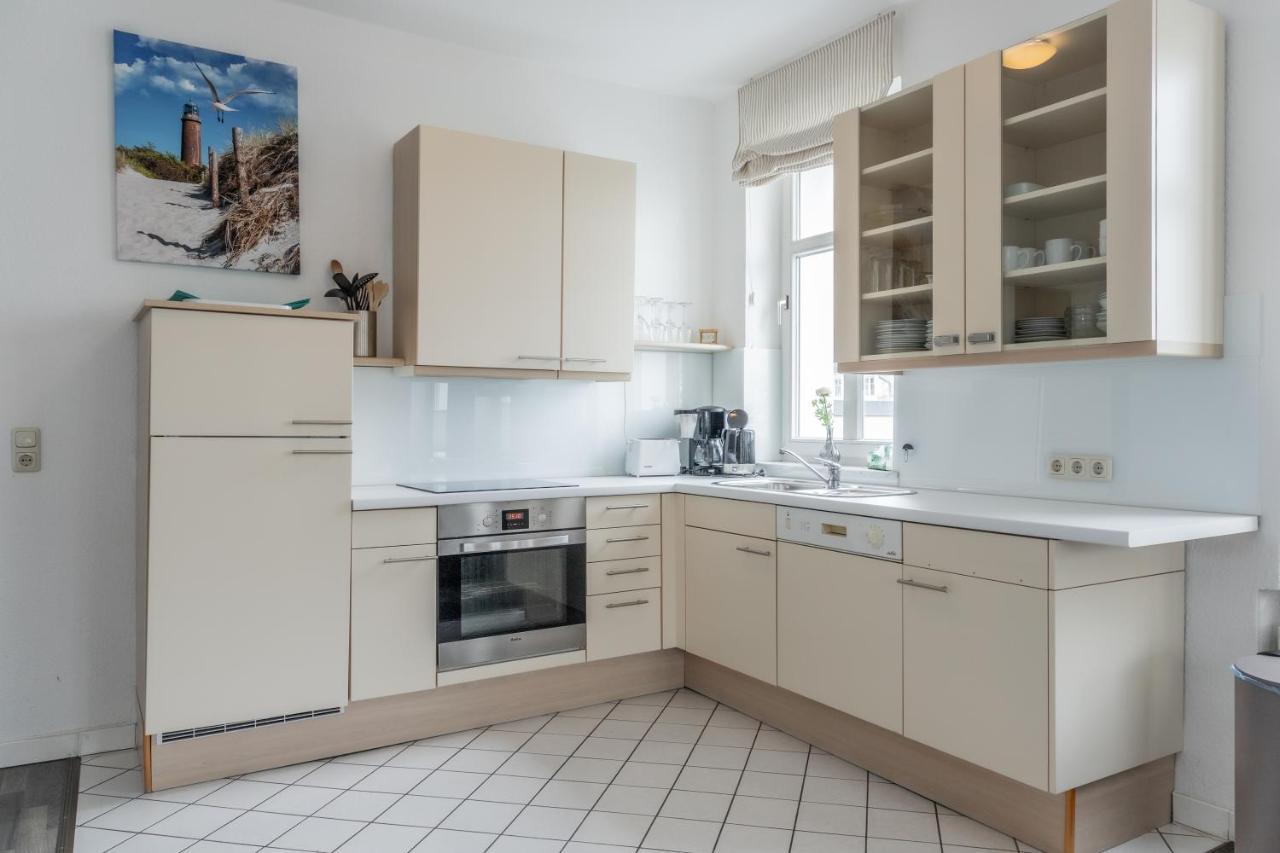 Strandnahe 2-Raum-Ferienwohnung Im Zentrum - Residenz Strandeck Fewo 02 Goehren  Exterior photo